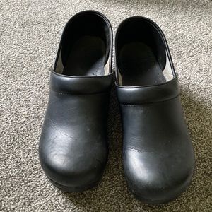 Rarely Used. Black Dansko shoe. Size 40.
